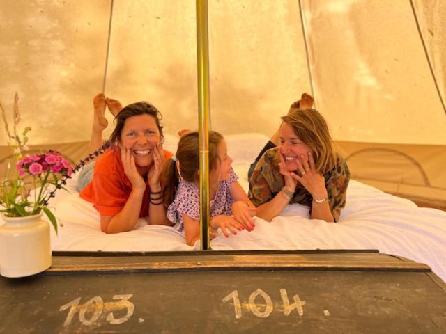 Отель 'T Schaaphof Tent En Ontbijt Дейнзе Экстерьер фото